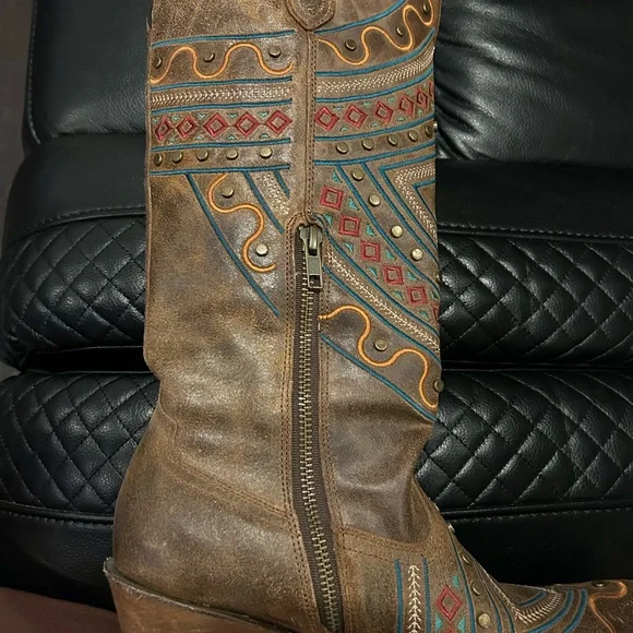 Boots - Picture 2 of 11